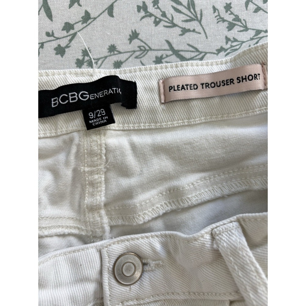 BCBG Generation White Pleated Trouser Shorts 9/29 High Rise Cuffed Cotton - Picture 5 of 9